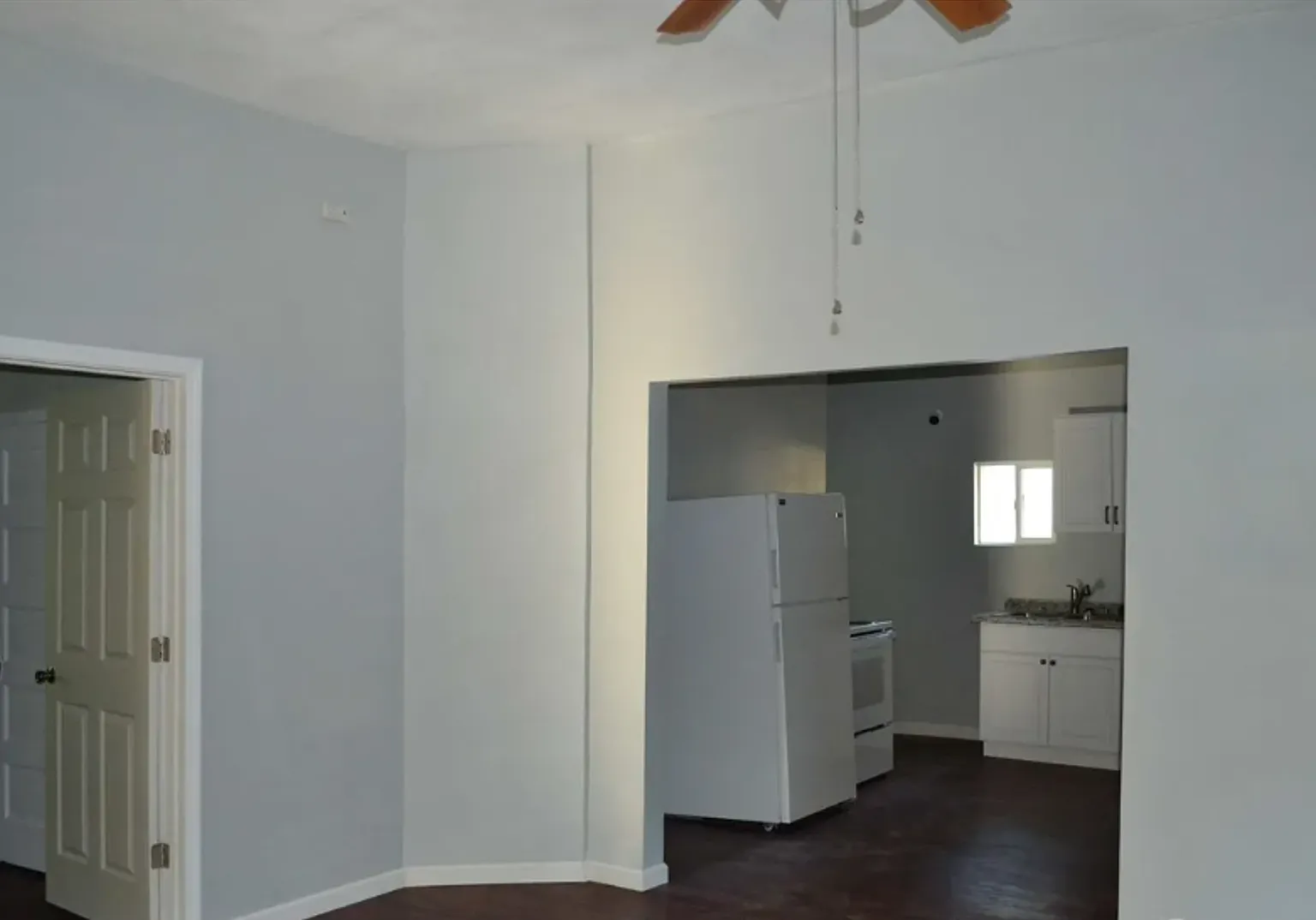 Charming 3-Bedroom/ 1 Bathroom house located in the heart of Topeka — Photo 4