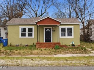 312 W Wilson St, Carterville, MO 64835
