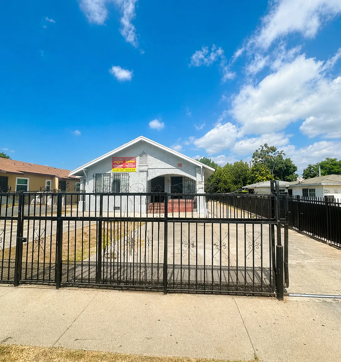 2 bed, 910 sqft, $2,700 — Photo 1