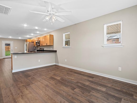 3rd image of 601 Trivista Left St