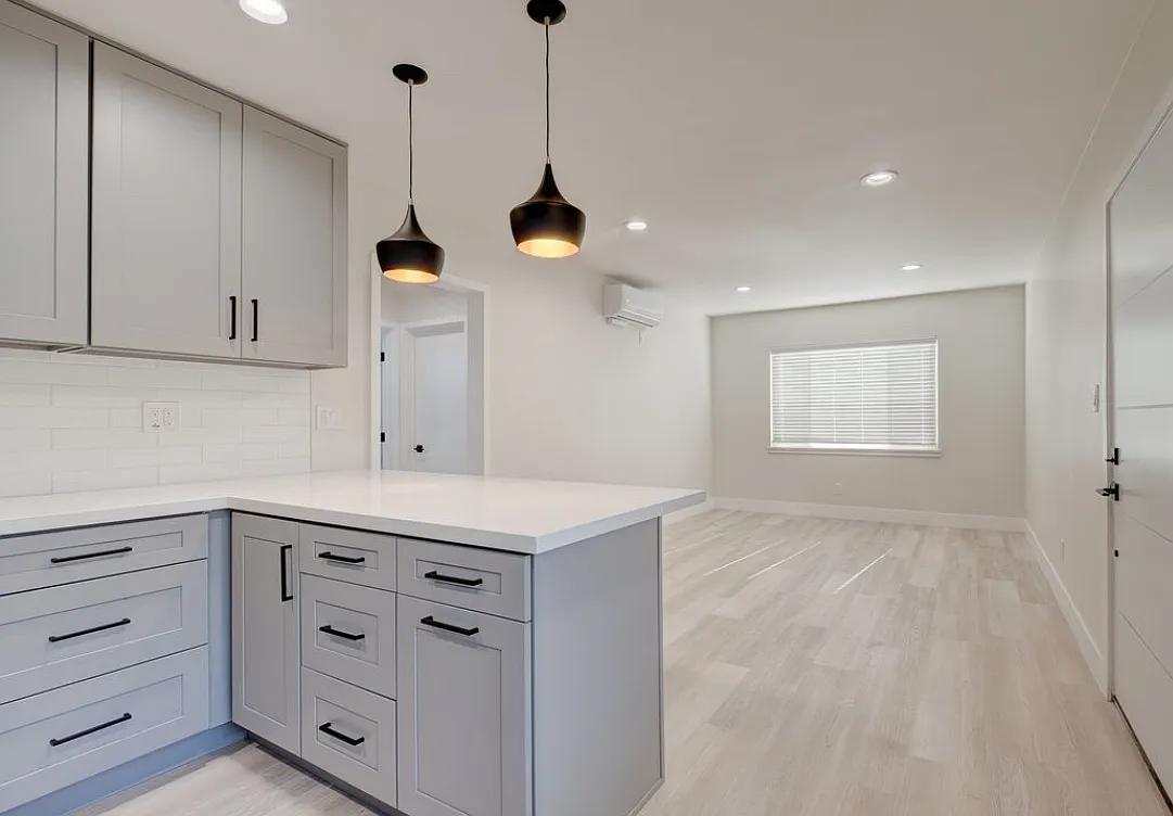2 bed, 700 sqft, $3,100 — Photo 3