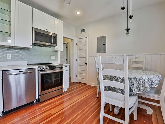 2nd image of 238 Poplar St #2