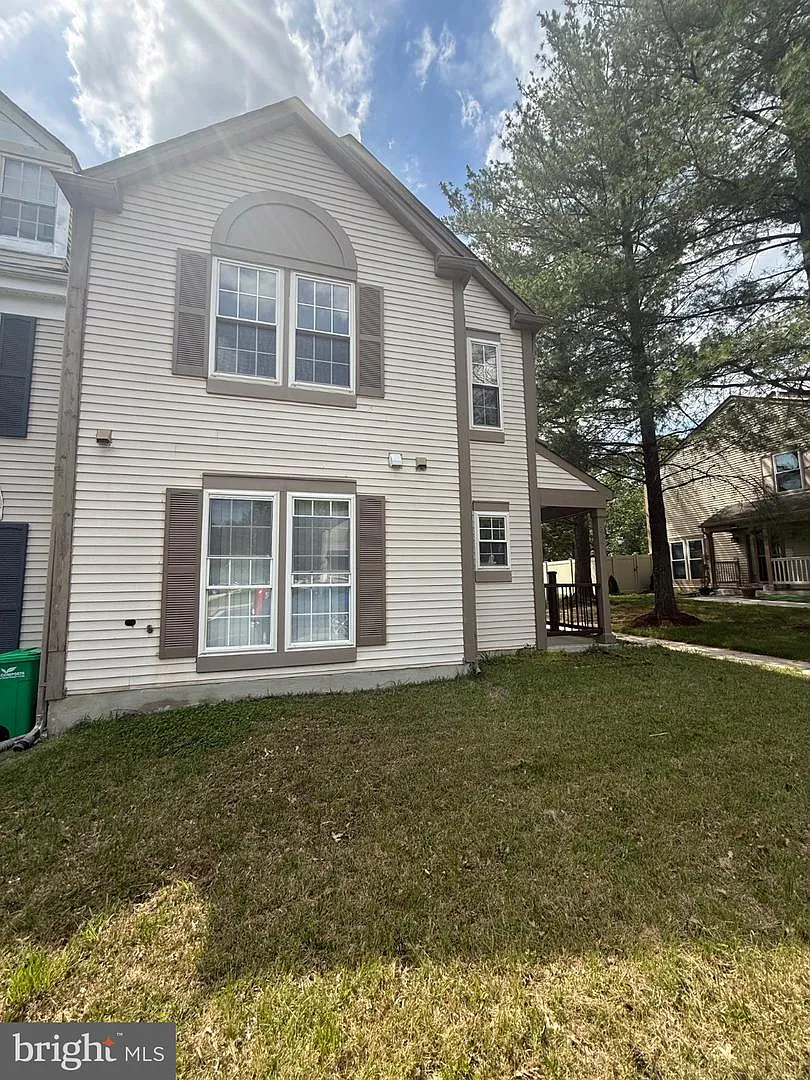 3 bed, 1.5 bath, 1290 sqft, $2,375 — Photo 3