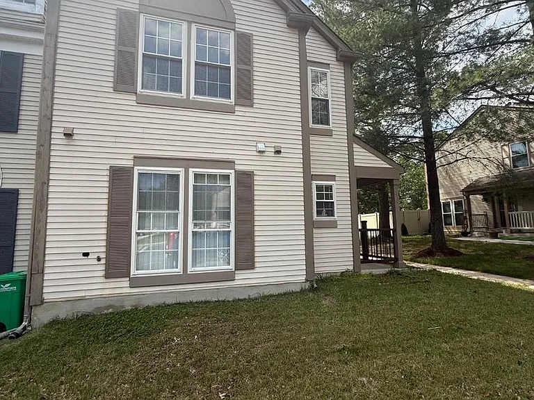 306 Hillside Ter — Photo 3
