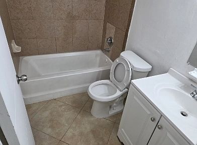 4th image of 401 SW 13th Pl APT 719