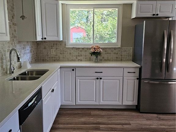 5th image of 1676 Tennyson Ave