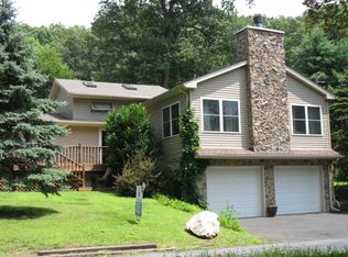 460 Stoneridge Rd, Emmaus, PA 18049