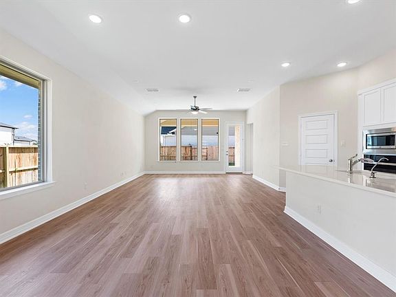 5th image of 4203 Chloe Ridge Ln