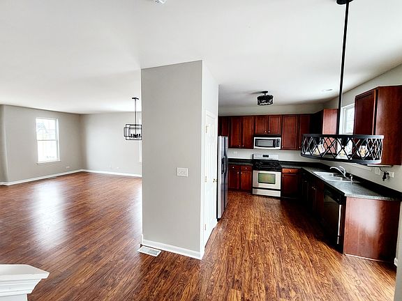 2nd image of 3377 Kentshire Cir