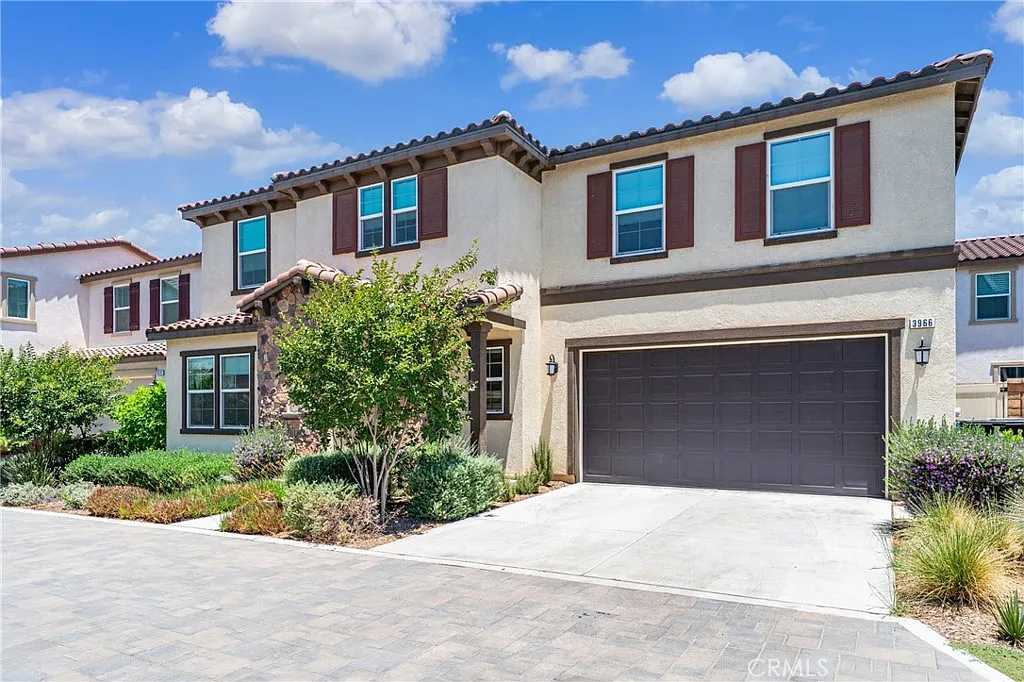 4 bed, 2308 sqft, $3,850 — Photo 2