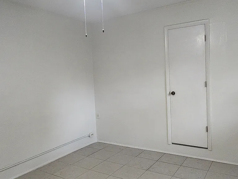 271 36th St SE — Photo 3