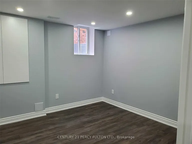 89 Woodcock Ave #BASEMENT — Photo 12