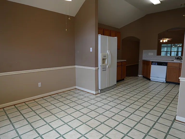 19419 Stamford Dr — Photo 5
