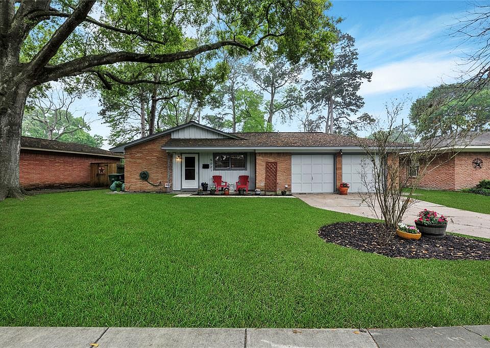 1st image of 5021 De Lange Ln