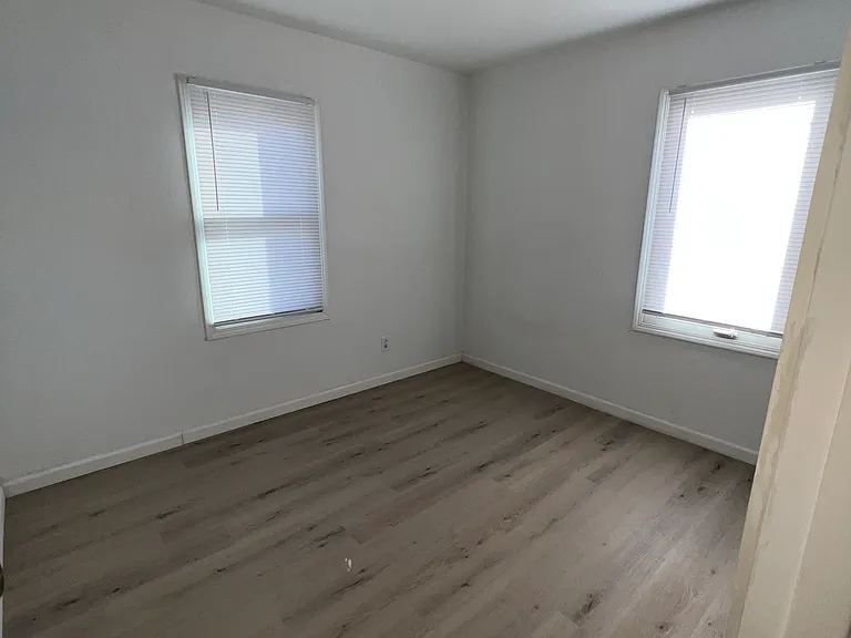 1011 Hudson Ave #1 — Photo 3