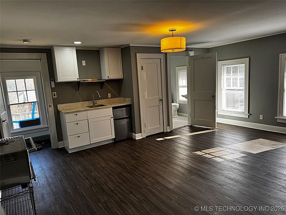 4th image of 1383 E 26th St #1/2