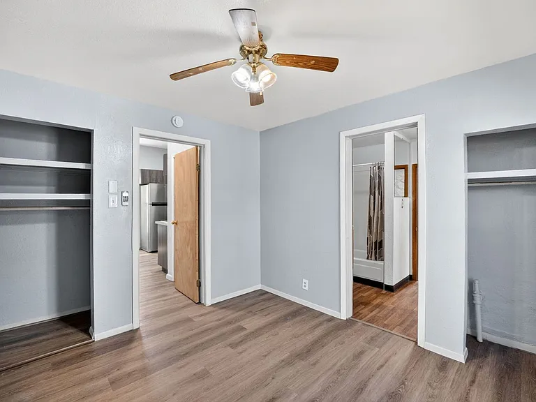 709 E Kiernan Ave — Photo 13