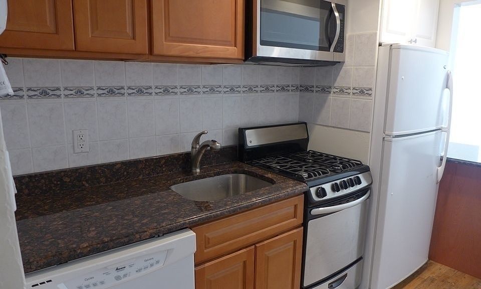 1st image of 276 7th Ave #2