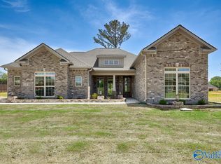 227 Idle Creek Dr, Huntsville, AL 35811