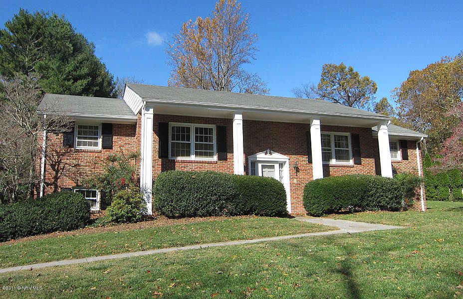 1st image of 2810 Meadowbrook Dr