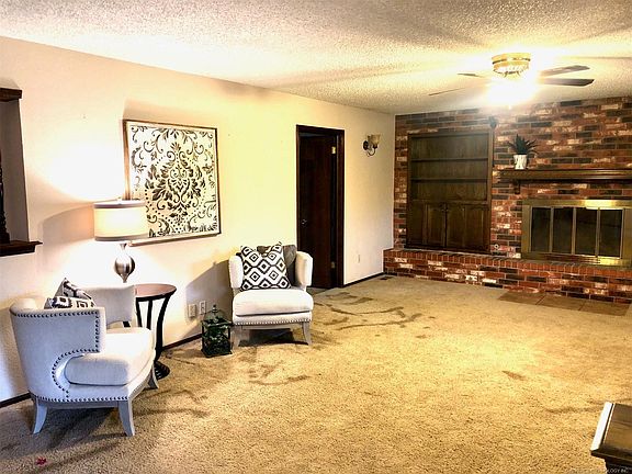 5th image of 51 Town And Country Cir