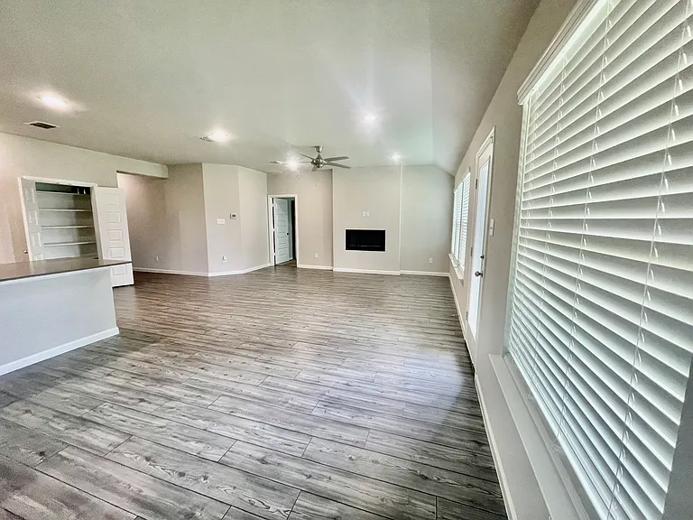 525 Ardsley Ln — Photo 36