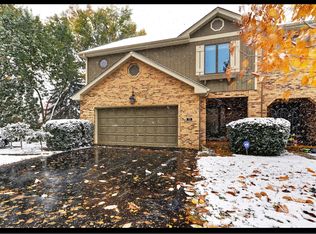 73 Country Club Dr, Bloomingdale, IL 60108