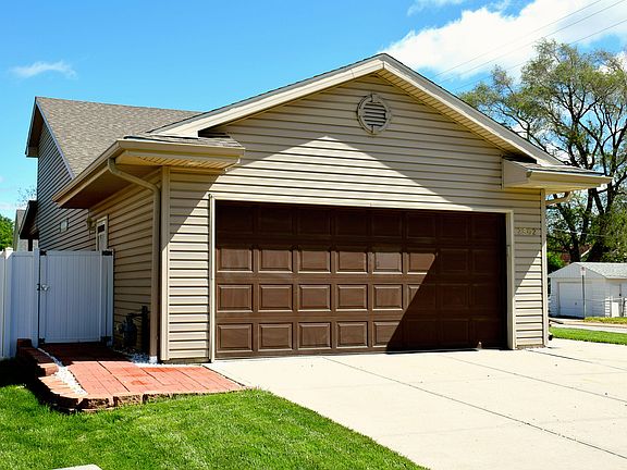 4th image of 2802 B Ave