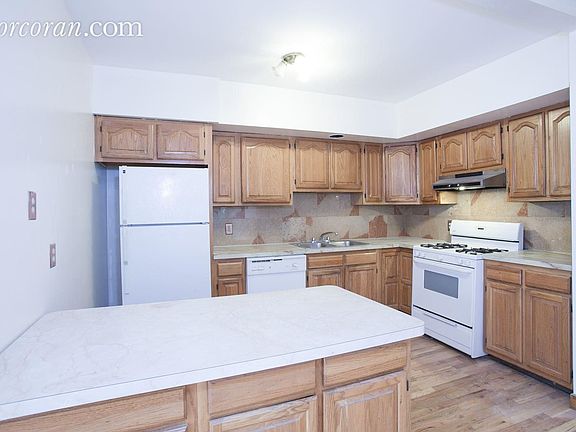 2nd image of 40 Jackson Pl #1