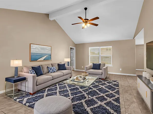 804 Indigo Springs Ln, La Marque, TX 77568