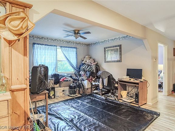 3rd image of 14458 Wilson Ln