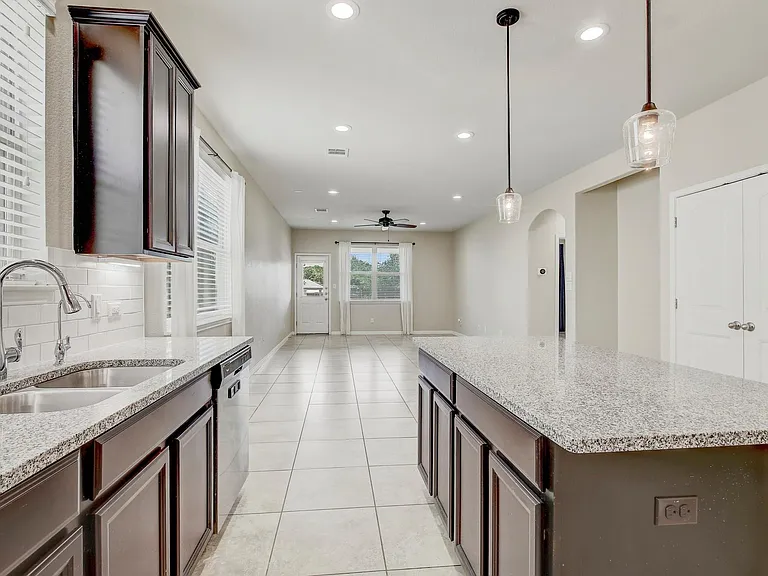 356 Quarry Ln — Photo 11