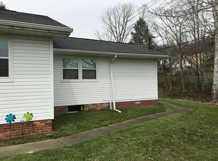 32 Walt Nuzum Farm Dr, Bridgeport, WV 26330