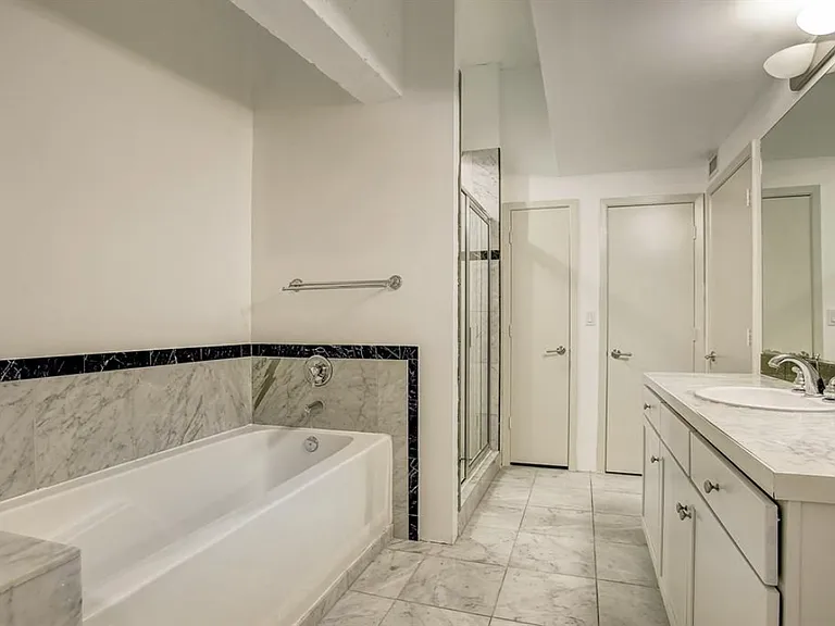 917 Main St #1004 — Photo 10