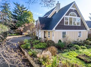 1789 Lazzar Ln, McKinleyville, CA 95519