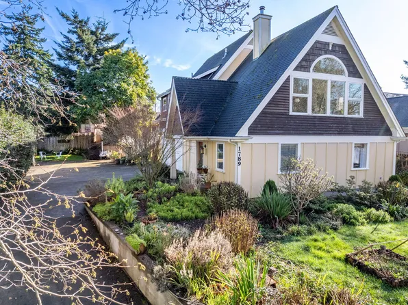 1789 Lazzar Ln, McKinleyville, CA 95519