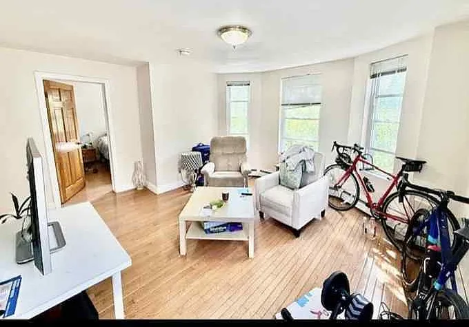 279 Pearl St #3R — Photo 2