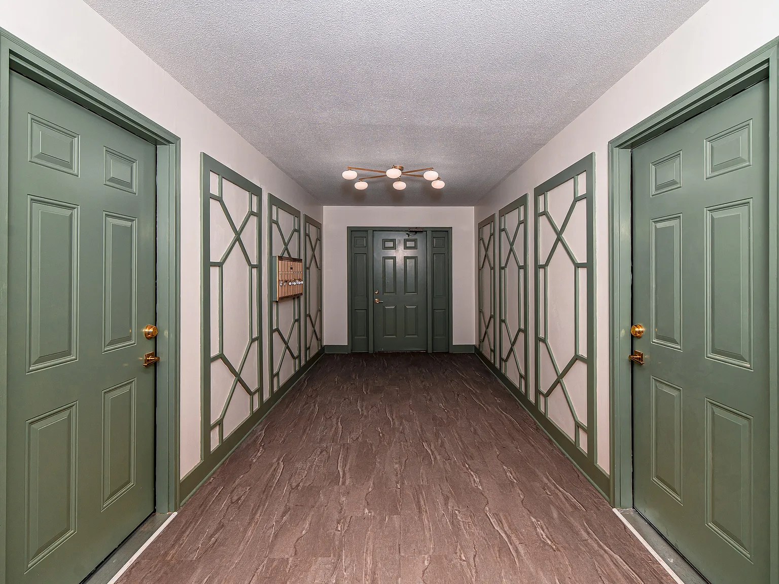 Bayview Apartments — Photo 1