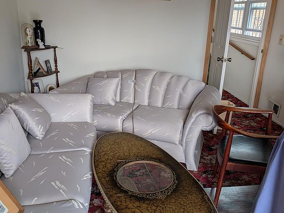 4th image of 653 Hylan Blvd