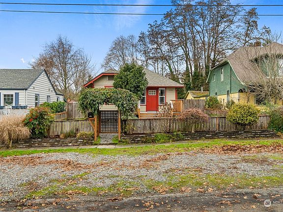 4th image of 1236 8th Avenue SE