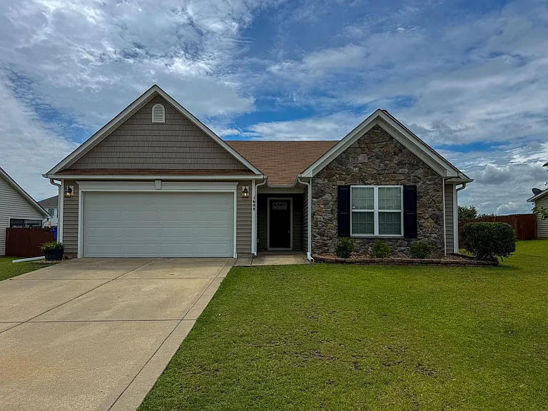 1608 Kershaw Loop — Photo 1