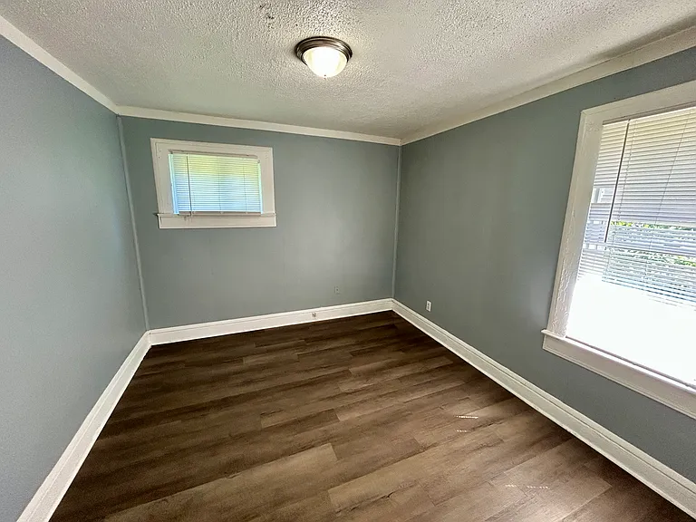 2909 Brookside Ave — Photo 10