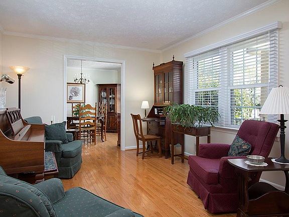 5th image of 477 Edward Ct