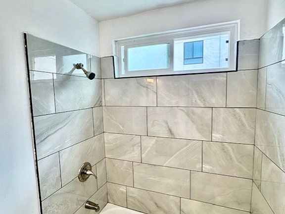 5th image of 7524 Sepulveda Blvd #900