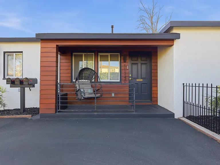 11340 Emelita St — Photo 2