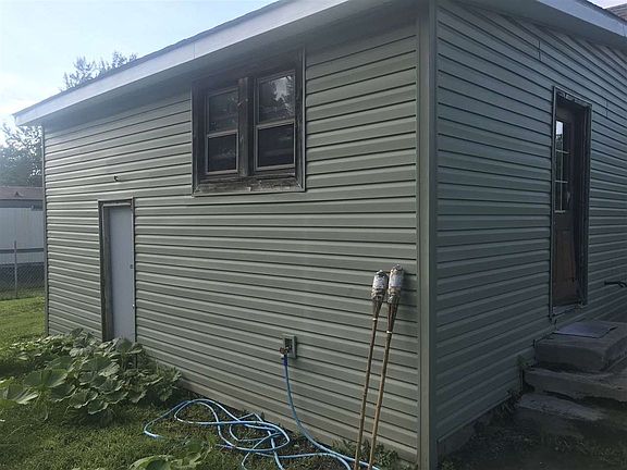2nd image of 616 E 4th St