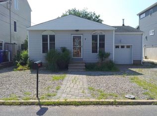 8 Anchorage Dr, Toms River, NJ 08753
