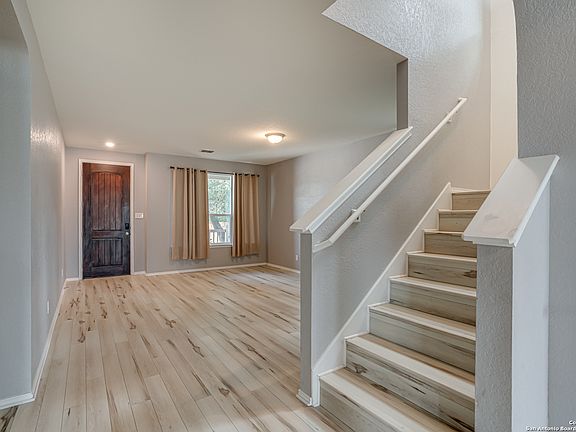 5th image of 8126 Sawyer Meadow
