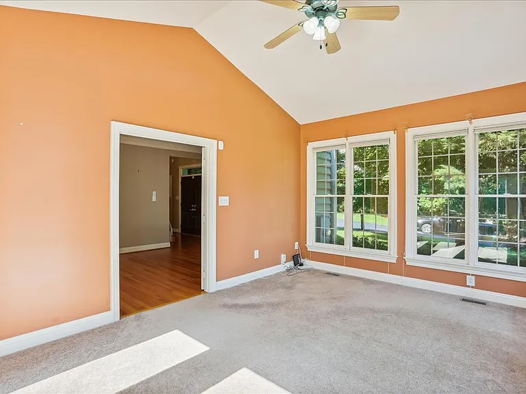 8931 Falls Farm Dr — Photo 16