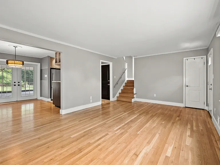 3017 S Hill St — Photo 4